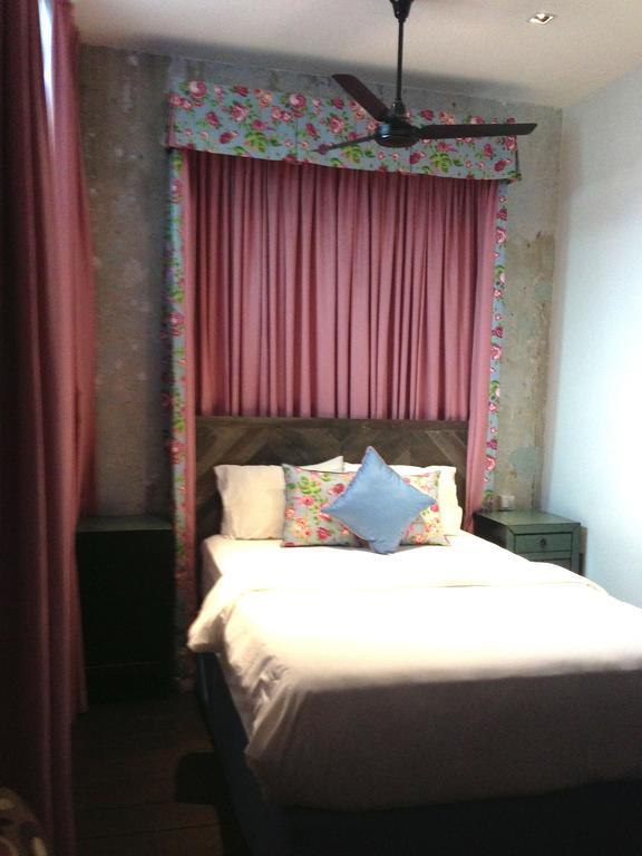 Rabbit Carrot Gun Aparthotel Singapura Bilik gambar