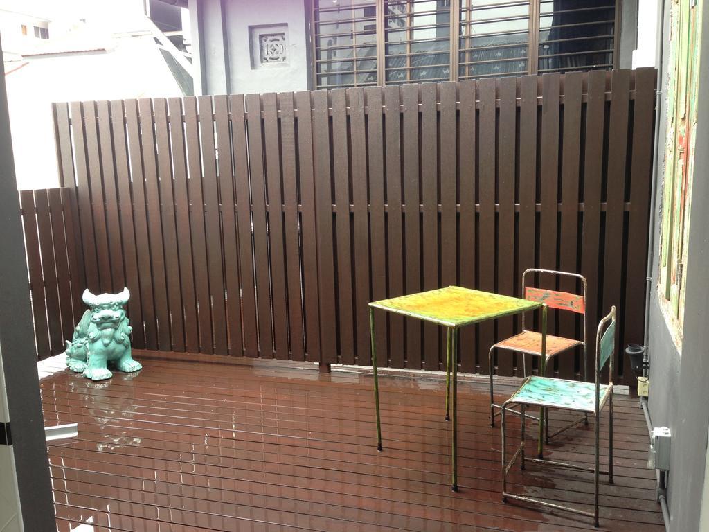 Rabbit Carrot Gun Aparthotel Singapura Bilik gambar