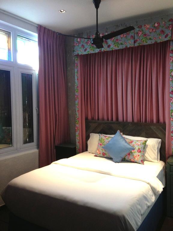 Rabbit Carrot Gun Aparthotel Singapura Bilik gambar
